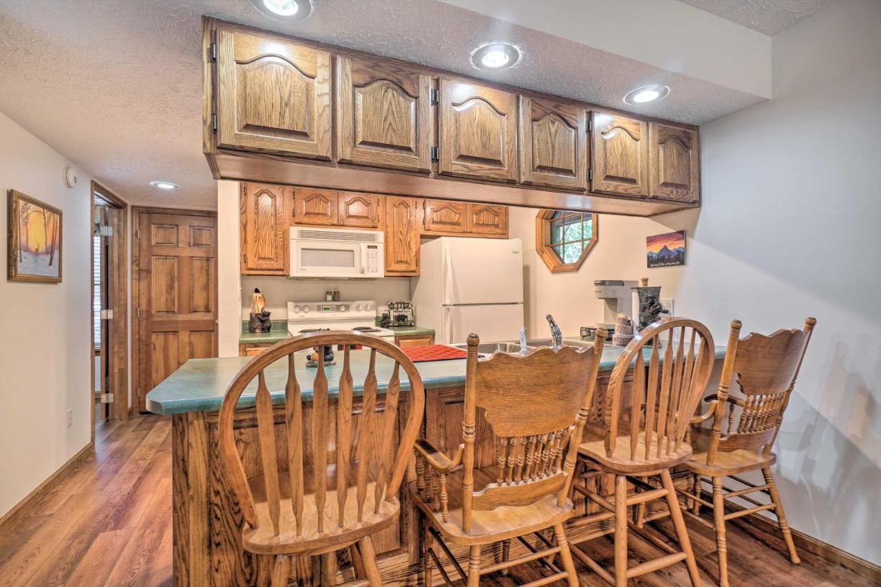 Picturesque Pigeon Forge Cabin With Mountain Views Exterior photo