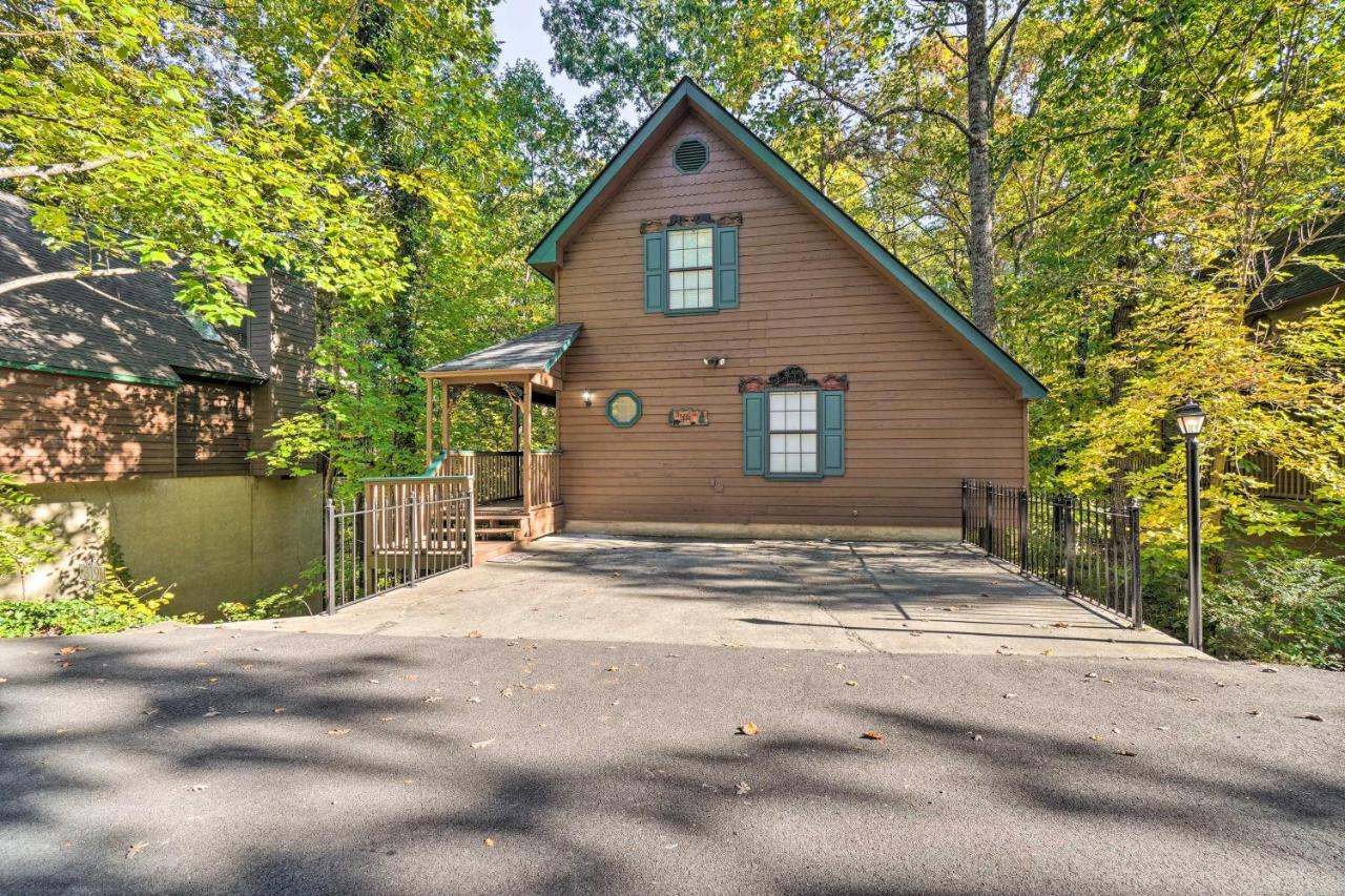 Picturesque Pigeon Forge Cabin With Mountain Views Exterior photo