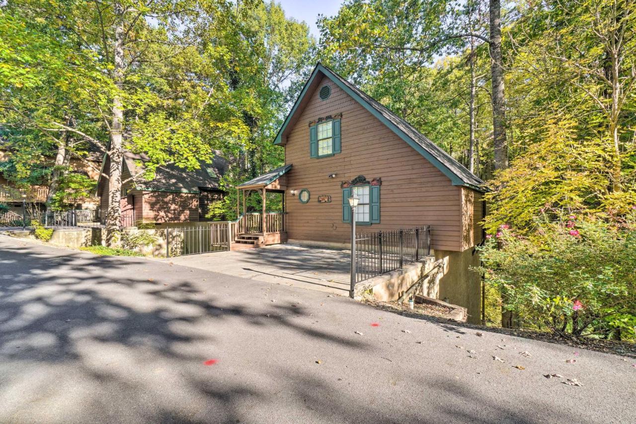 Picturesque Pigeon Forge Cabin With Mountain Views Exterior photo